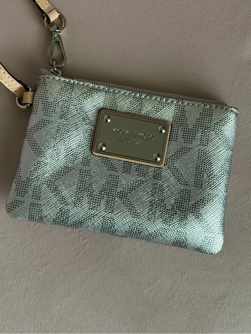 MICHAEL KORS Signature Jet Set Silver Metallic Wristlet